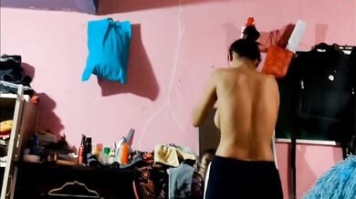 भाई ने कमरे में मोबाइल छुपाकर रिकॉर्ड किया बहन का नंगा वीडियो