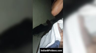 नंगी होकर लंड चूस रही लड़की की गीली चुत मे किया ऊँगली