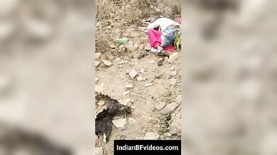 ख़ुल्ले मे चुदाई करते विलेज लवर को रंगे हाथ पकड़ लिया