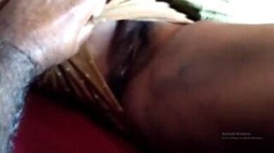 बीवी की पैंटी पलटाकर उसकी चुत दिखाई