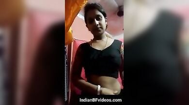 शादीशुदा औरत ने साडी ब्लाउज खोलकर दिखाई चुचियां