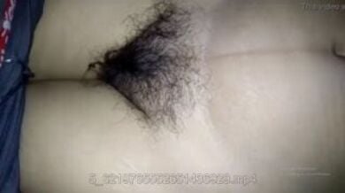 बीवी का बालों से भरा लव ट्राएंगल देखें