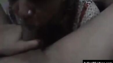 लौडे को चुमते हुए चुसती आंटी