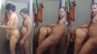 बाथरूम के अंदर बीवी को घोड़ी बनाके चोदा पति ने