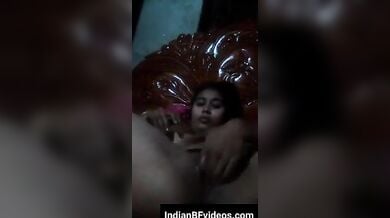 नंगे बदन हस्तमैथुन कर लड़की ने की अपनी चूत पानी पानी