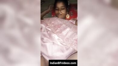 गाँव के जवान पति पत्नी मना रहे है सुहागरात