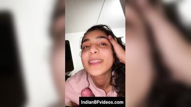 पंजाबी कुडी लंड चूस रही है हिंदी मे गन्दी बाते करते हुए