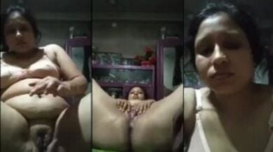 चुत में उंगली करती चुदासी आंटी