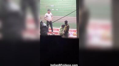ख़ुल्ले मे जवान लड़को से चुदी रंडी औरते पैसे के लिये