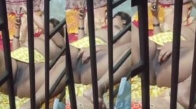 पोर्न देखते हुए चिकनी चुत मे ऊँगली करती पड़ोसन भाभी का चुपके से वीडियो बनाया