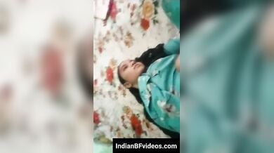 विलेज टीन गर्ल की सलवार उतारे बिना उसकी टाइट चुत को चोदा