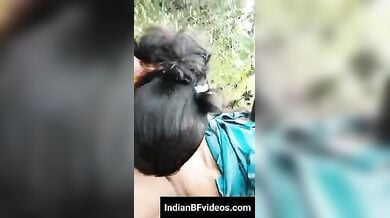 जंगल के अंदर विलेज मल्लू लवर का रोमांस और ब्लोजॉब