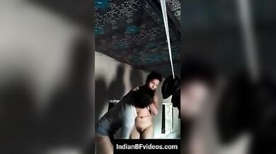चाचा ने चोदा अपनी जवान भतीजी