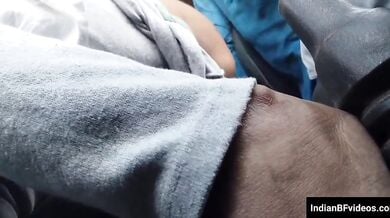 हिंदी मे बात करते हुए हिजाबी मुस्लिम रंडी के साथ कार मे किया सेक्स