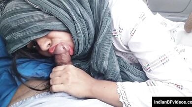 हिंदी मे गन्दी बात करते हुए लंड चूसा किया मुस्लिम गर्ल की चुत मे ऊँगली