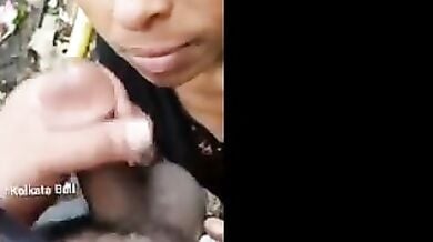 चाचा का मजबूत लौडा चोदकर खाला ने मुंह मे लिया कमशॉट