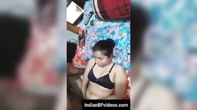 बीवी को डॉगी स्टाइल चोदा, फिर टॉर्च लगाकर दिखाई उसकी चूत