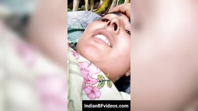 गाँव के जमीदार ने चोदा खेत मे मजदूरी करने आई सेक्सी भाभी को