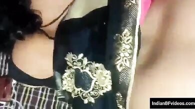 साड़ी पहनी ऑन्टी को डॉगी पोज़ मे चोदा