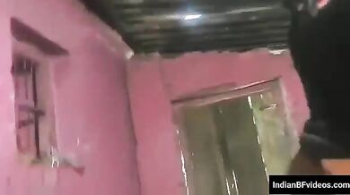 साड़ी पहनी ऑन्टी को डॉगी पोज़ मे चोदा