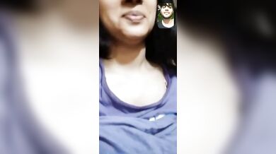 वीडियो कॉल पर बीएफ को बुब्स दिखाती जीएफ