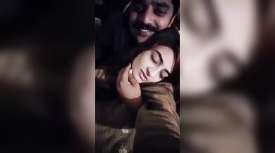 पाक‍िस्तानी मियां बीवी का किसिंग एमएमएस