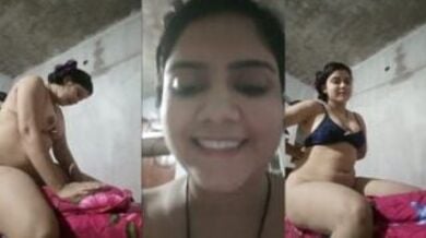 क्यूट लडकी ने तकिए पर बैठकर रगडी अपनी चुत