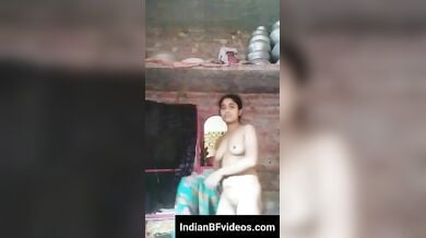 गरीब घर की खुबसूरत औरत ने दिखाया नंगा बदन