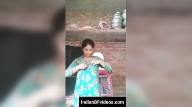 गरीब घर की खुबसूरत औरत ने दिखाया नंगा बदन