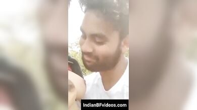 जंगल मे गर्लफ्रेंड को लेजा उसके टाइट बूब्स चूसता लड़का