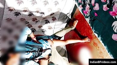 दीदी टाइप की लडकी का लवर ने बनाया चुपके से सेक्स वीडियो