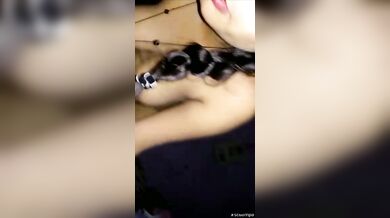 शादी का लाल चुडा पहनकर सेक्स करती नई बीवी