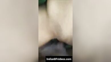 गर्लफ्रेंड के टाइट बूब्स दबा चोदी उसकी टाइट चुत