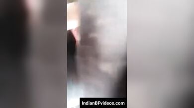 कार के अंदर कुंवारी गर्लफ्रेंड की चुदाई