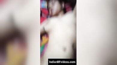 स्लिम सेक्सी विलेज गर्ल की हेयरी बुर की चुदाई