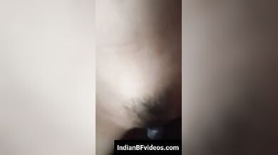 स्लिम सेक्सी विलेज गर्ल की हेयरी बुर की चुदाई