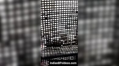 पब्लिक टॉयलेट के अंदर सेक्स करती पकड़ी गई भाभी