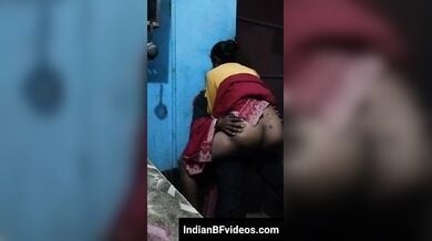 विलेज भाभी चोद रही है देवर का लंड