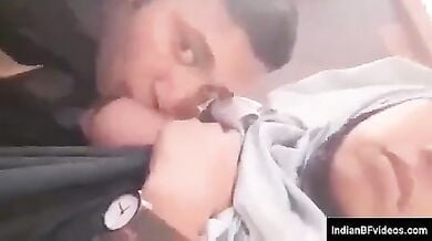 जवान मुस्लिम लड़की के टाइट बूब्स चूसता उसका बीएफ