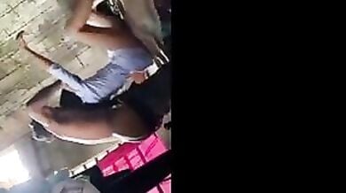 कॉलेज गर्ल ने किया अपने दिहाड़ी लवर से सेक्स