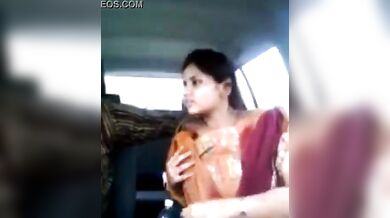 ड्राइवर ने ब्यूटीफुल मालकिन से कार में की चुम्मा चाटी