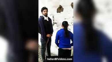 ख़ुल्ले मे चुदाई करते पकडे गये देसी लवर हिंदी एमएमएस
