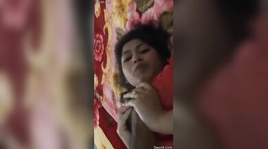 रेड सेक्सी नाइट ड्रेस पहनी वाइफ के बूब्स चूसे