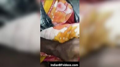 बूढ़ी औरत ने ट्रक ड्राइवर को दिखाई अपनी बूढ़ी चुत