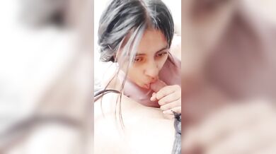 लॉलीपॉप की तरह बॉयफ्रेंड का लंड चुसती दिल्ली वाली लड़की