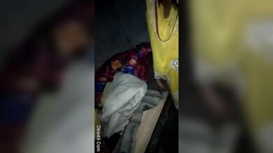 चुदाई के लिए सलवार चड्डी उतारती छत्तीसगढी बीवी