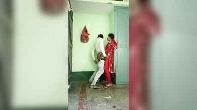 लड़के ने पड़ोसी दीदी को खड़े-खड़े चोदा