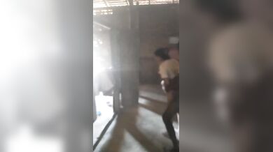 पड़ोसी लड़की संगीता को अब्दुल ने घर बुलाकर खड़े-खड़े चोदा