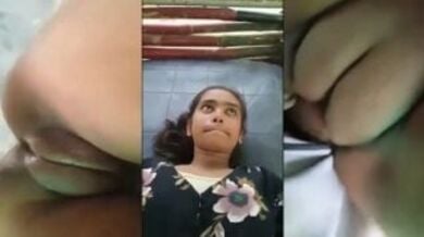 19 साल की लड़की की ऐसी मोटी चूत देखकर ही मूठ निकलेगा