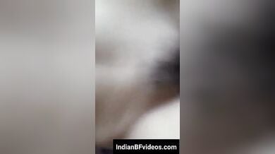 बड़े लंड से पहली बार अपनी टाइट चूत चुदाती लड़की